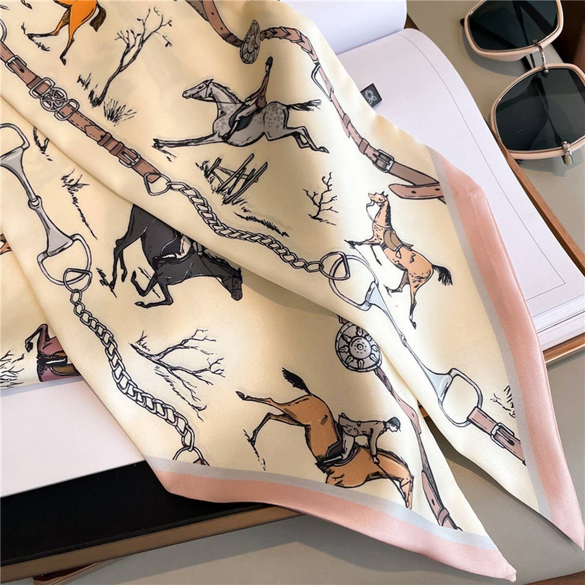 FASHIONABLE AND VERSATILE DOUBLE-LAYER SCARF