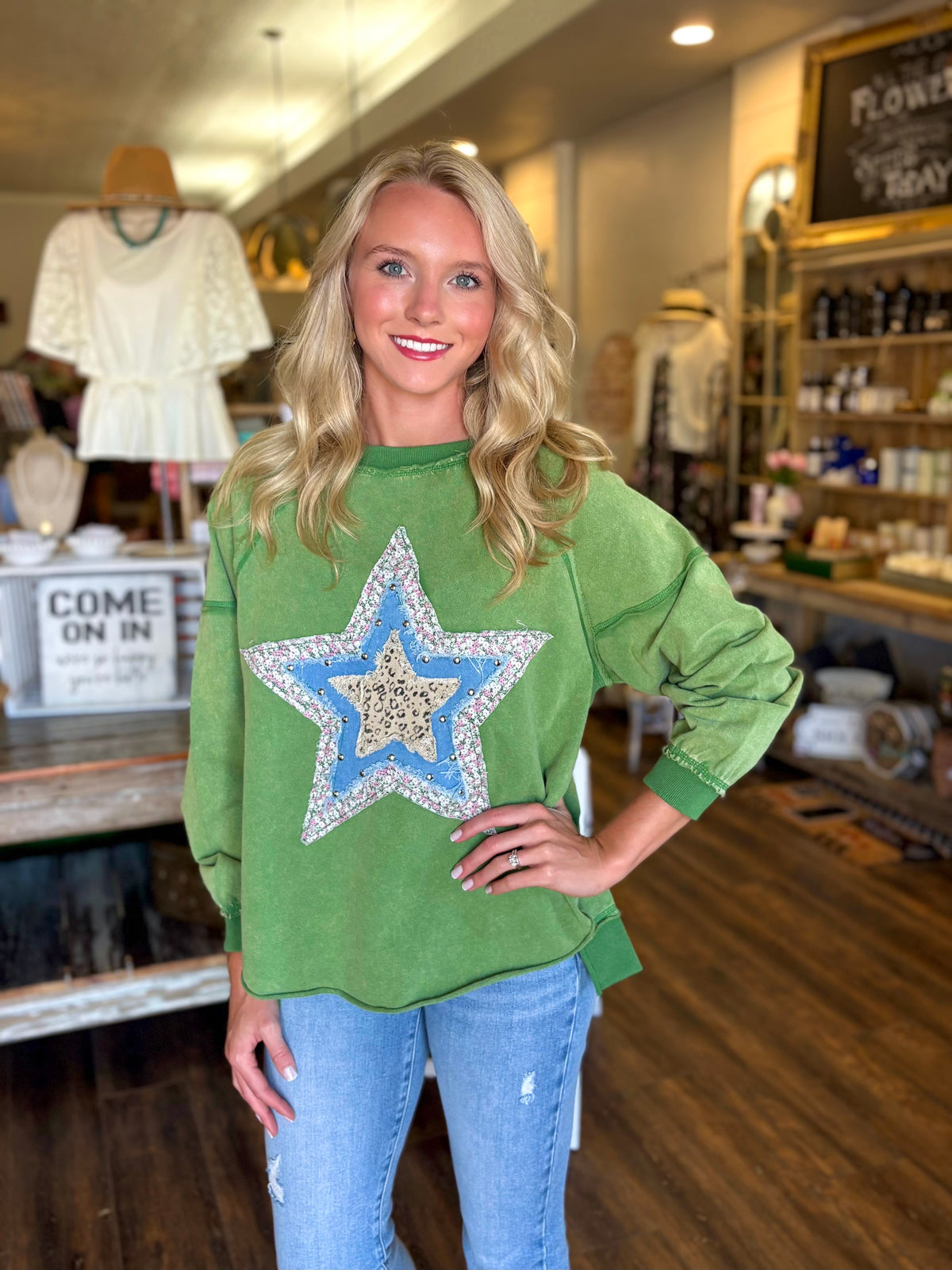 Green Star Patch Mineral Washed Pullover