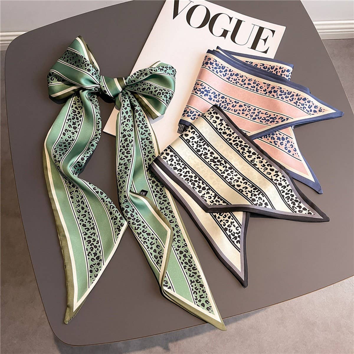 FASHIONABLE AND VERSATILE DOUBLE-LAYER SCARF