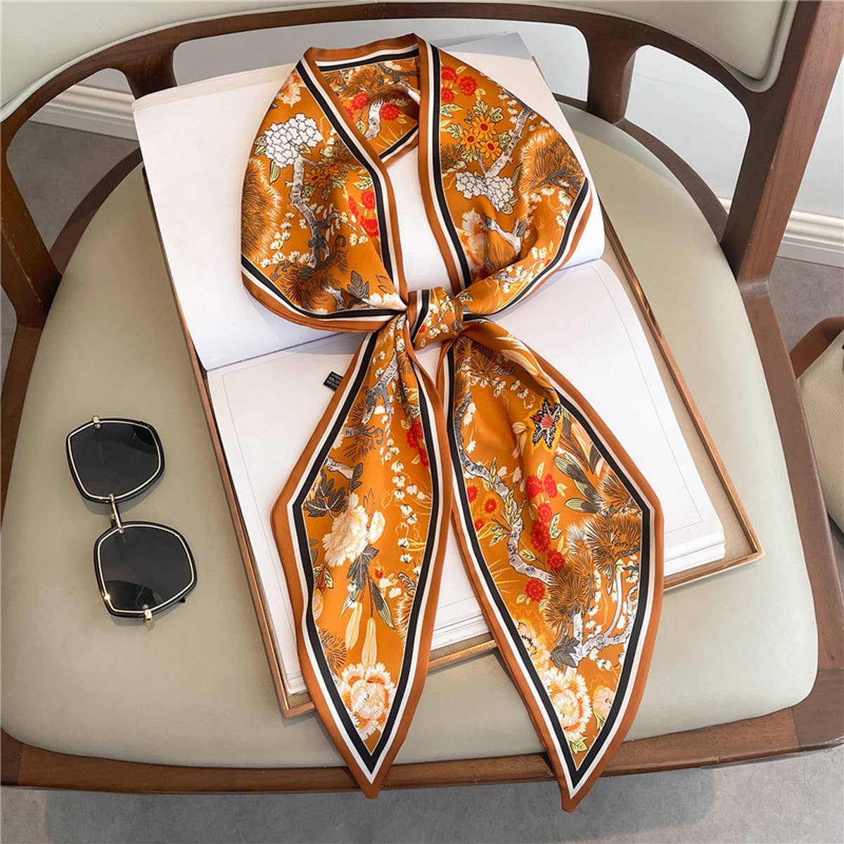 FASHIONABLE AND VERSATILE DOUBLE-LAYER SCARF
