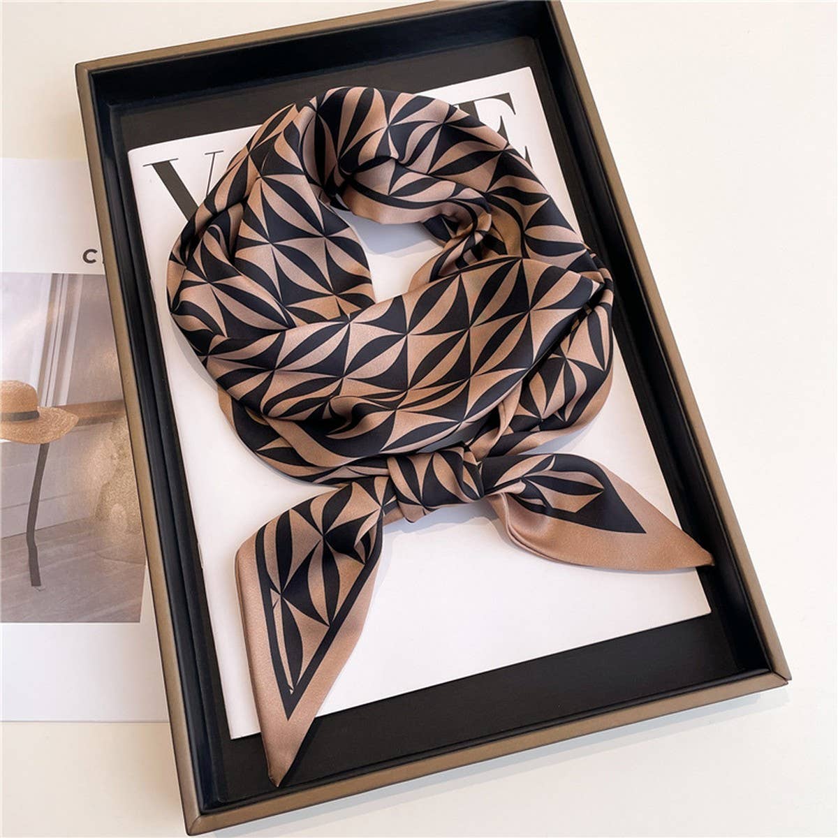 FASHIONABLE AND VERSATILE DOUBLE-LAYER SCARF
