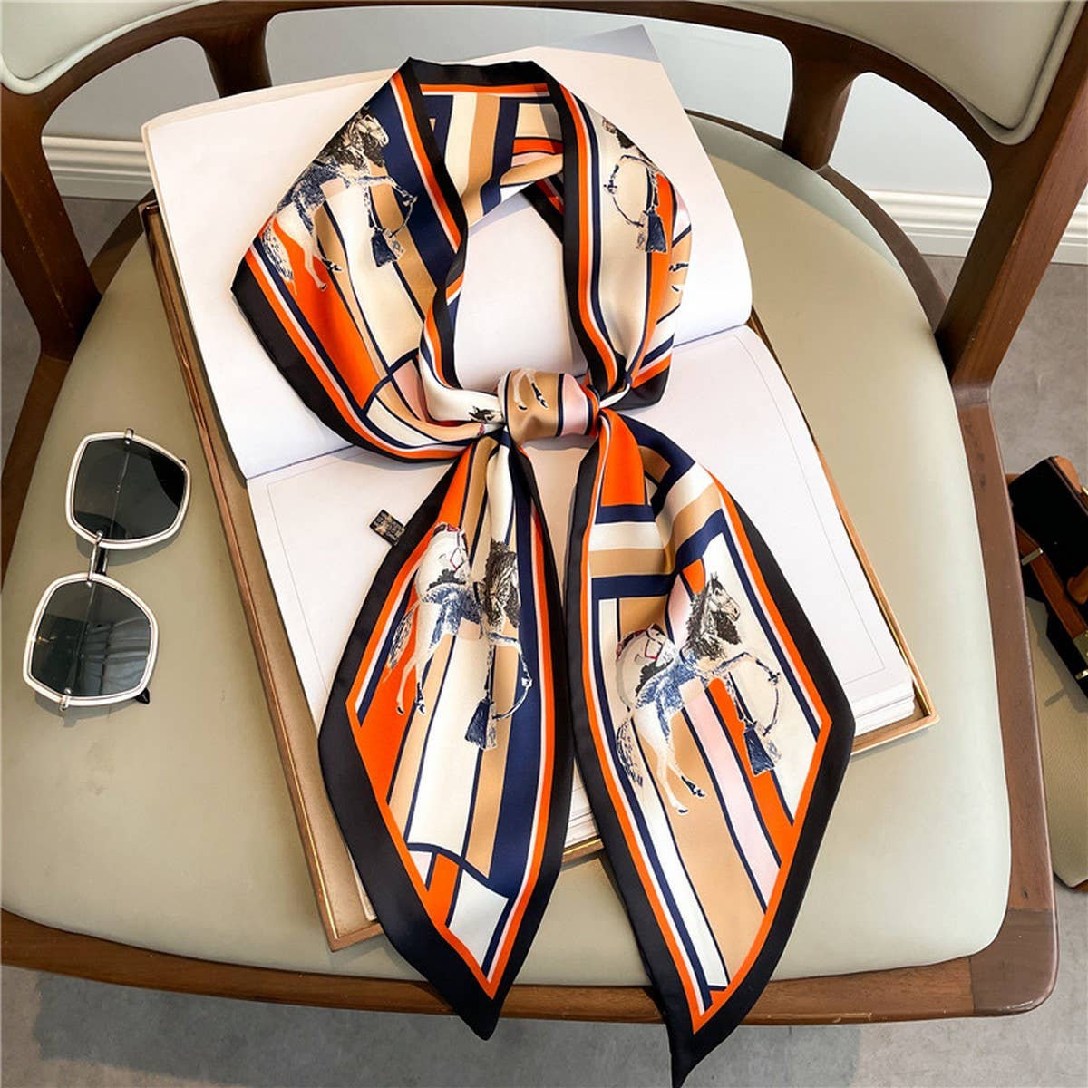 FASHIONABLE AND VERSATILE DOUBLE-LAYER SCARF