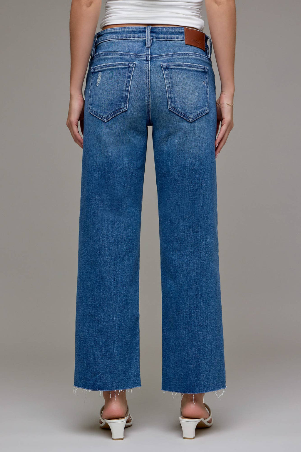 Hidden Medium Wash Stretch Low Rise Cropped Classic Straight