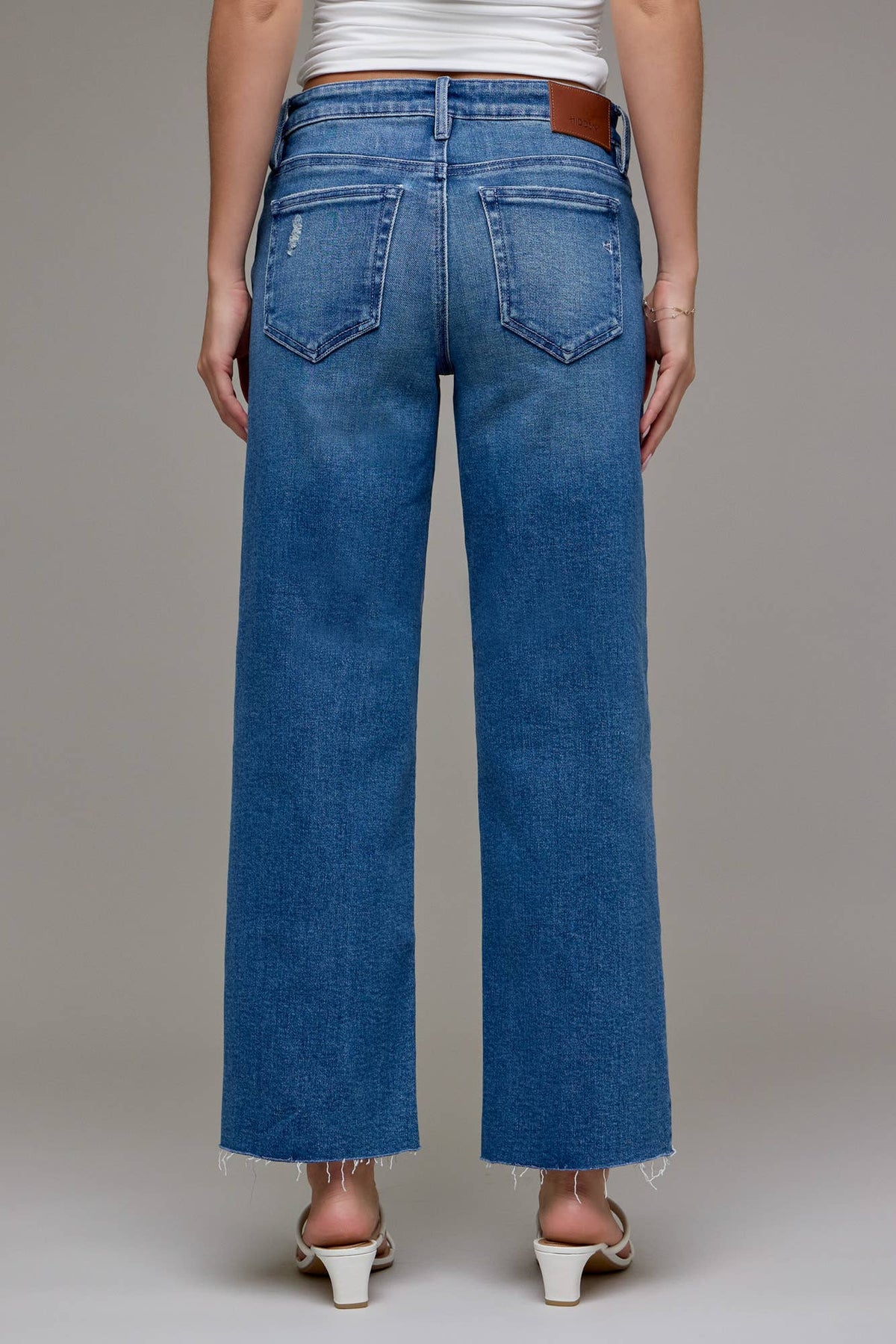 Hidden Medium Wash Stretch Low Rise Cropped Classic Straight