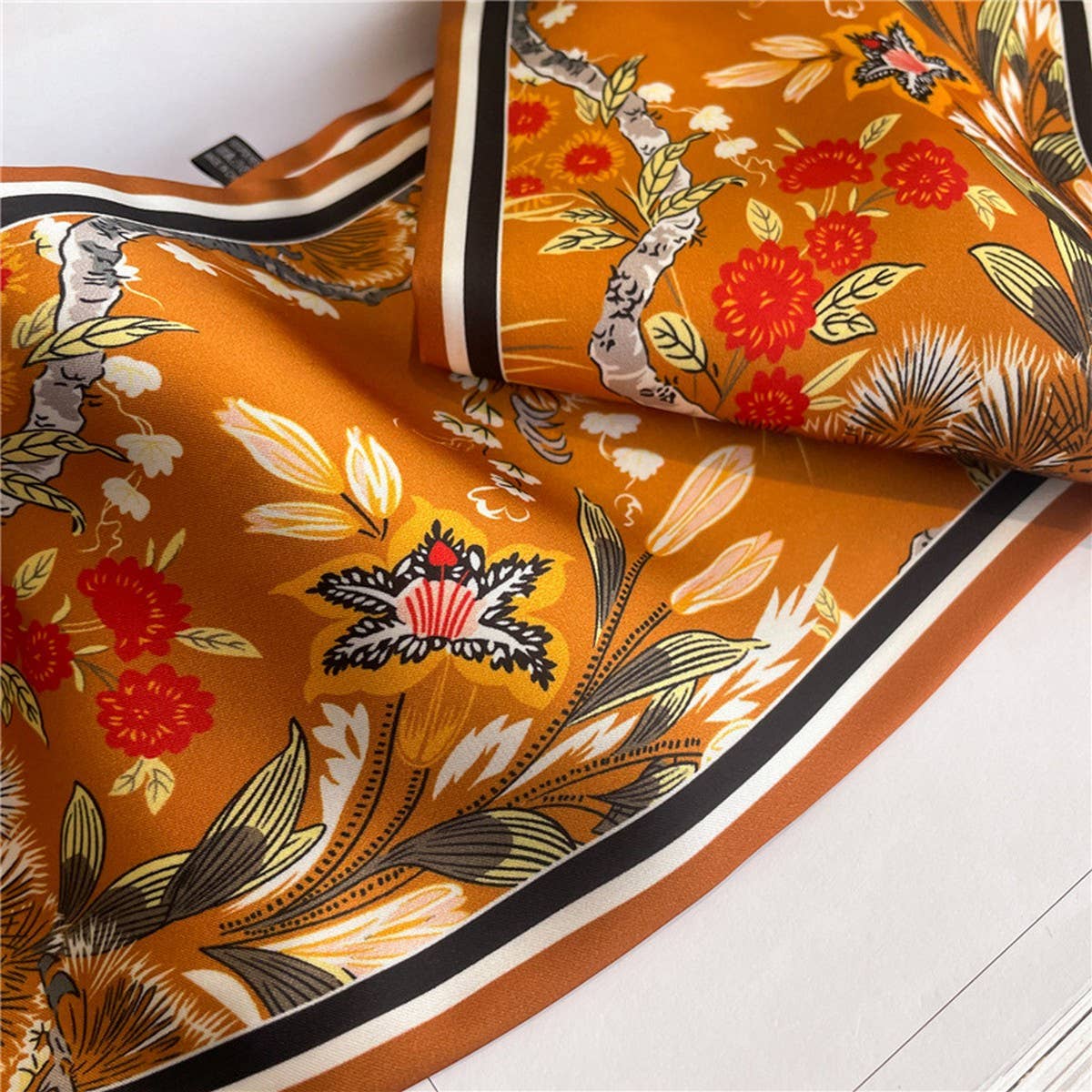 FASHIONABLE AND VERSATILE DOUBLE-LAYER SCARF