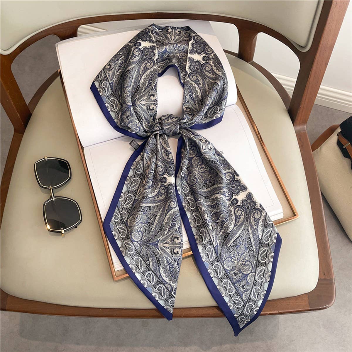 FASHIONABLE AND VERSATILE DOUBLE-LAYER SCARF