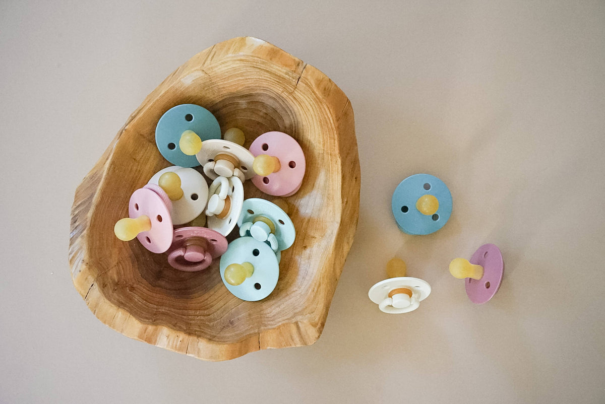 Itzy Soother™ Natural Rubber Paci Sets
