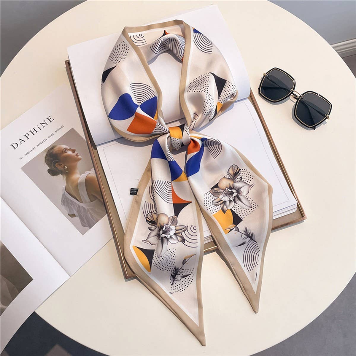 FASHIONABLE AND VERSATILE DOUBLE-LAYER SCARF