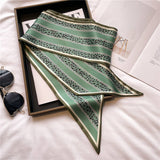 FASHIONABLE AND VERSATILE DOUBLE-LAYER SCARF