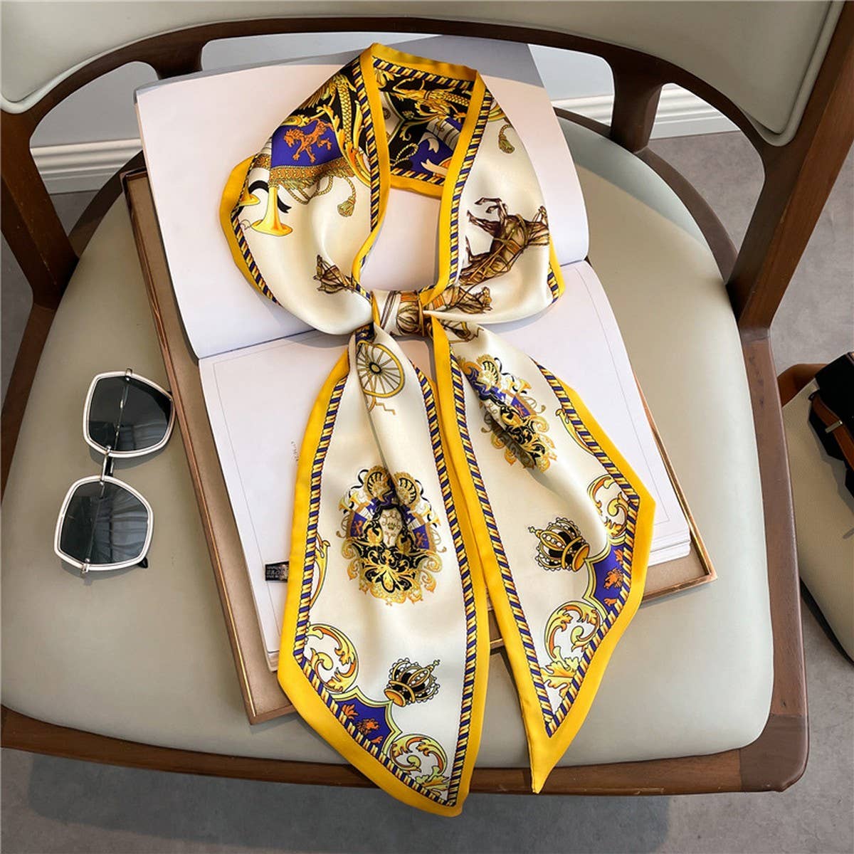 FASHIONABLE AND VERSATILE DOUBLE-LAYER SCARF