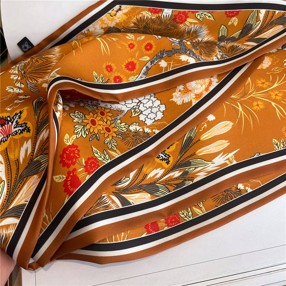 FASHIONABLE AND VERSATILE DOUBLE-LAYER SCARF