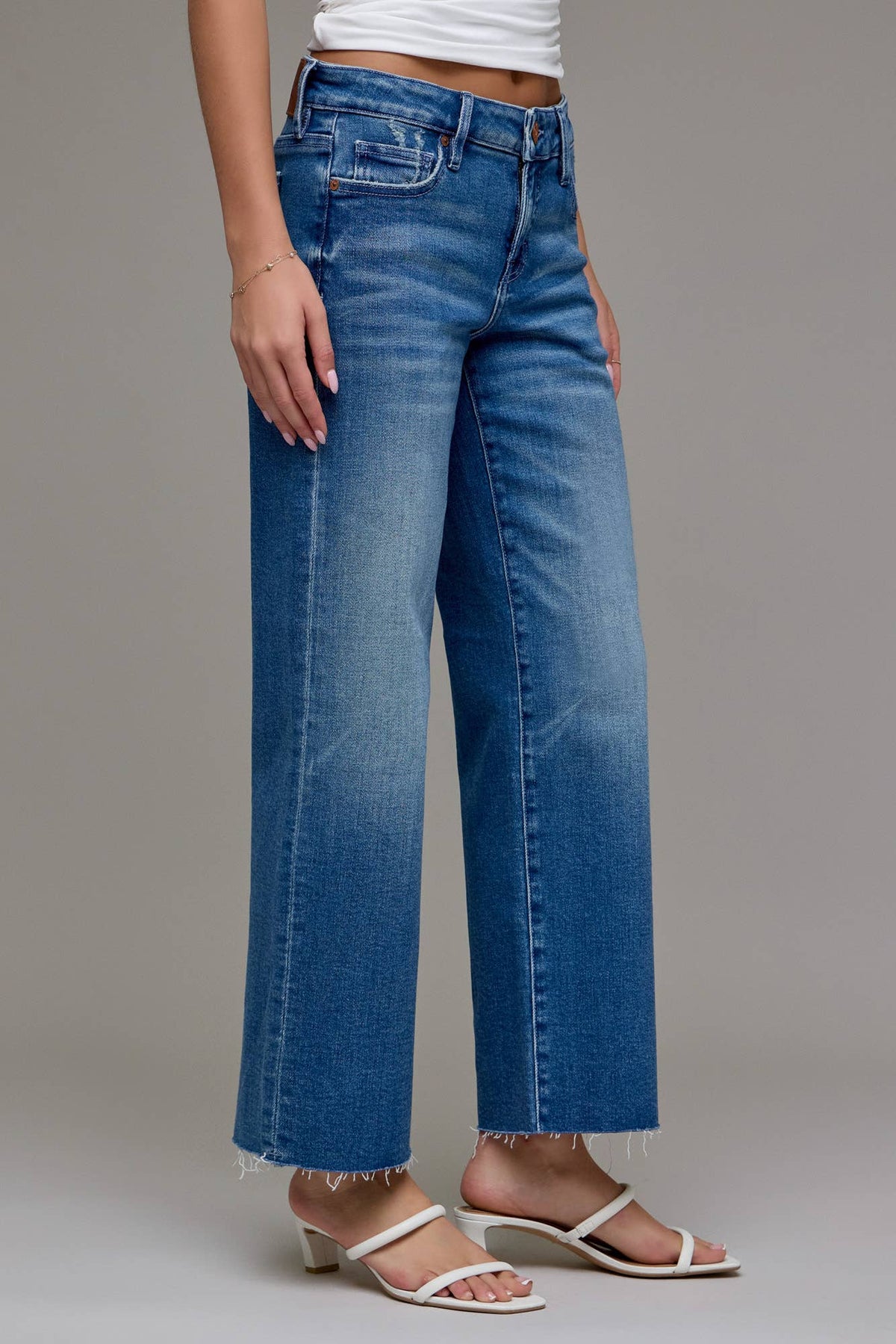 Hidden Medium Wash Stretch Low Rise Cropped Classic Straight