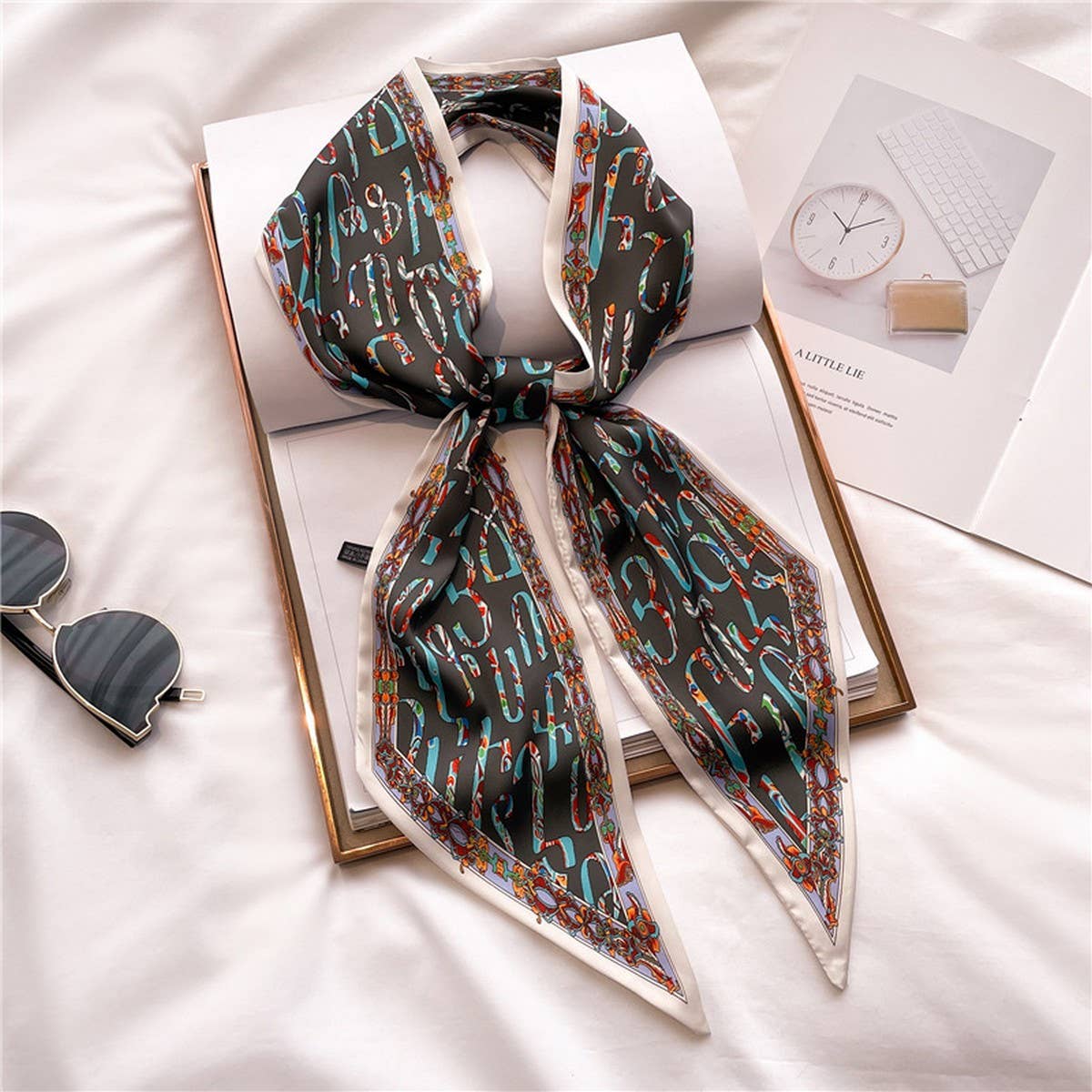 FASHIONABLE AND VERSATILE DOUBLE-LAYER SCARF