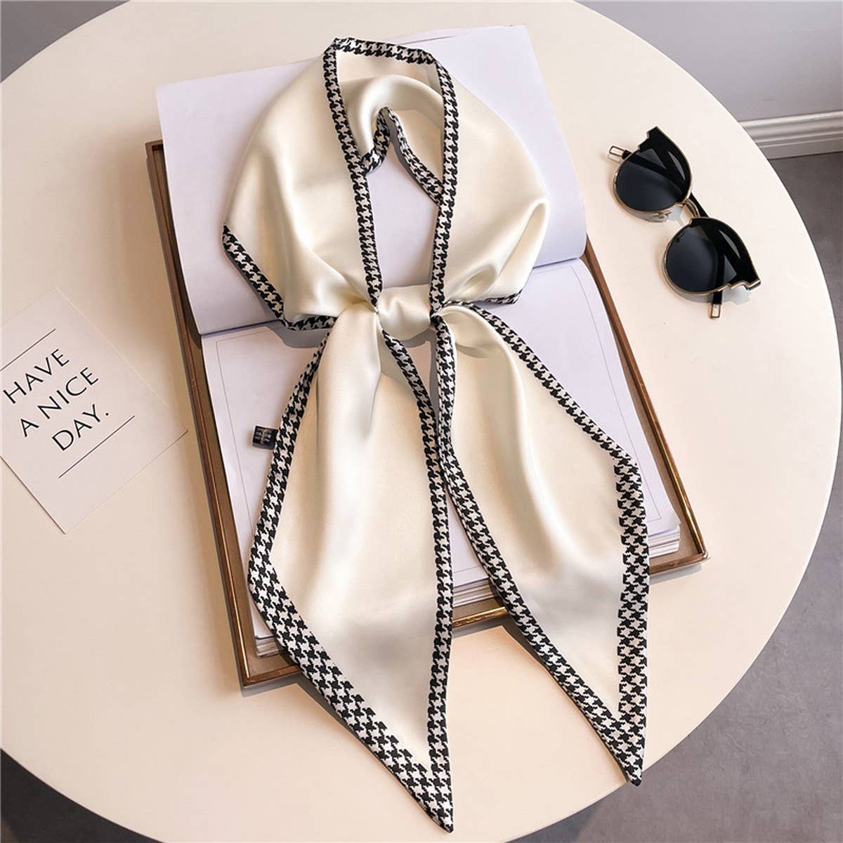 FASHIONABLE AND VERSATILE DOUBLE-LAYER SCARF