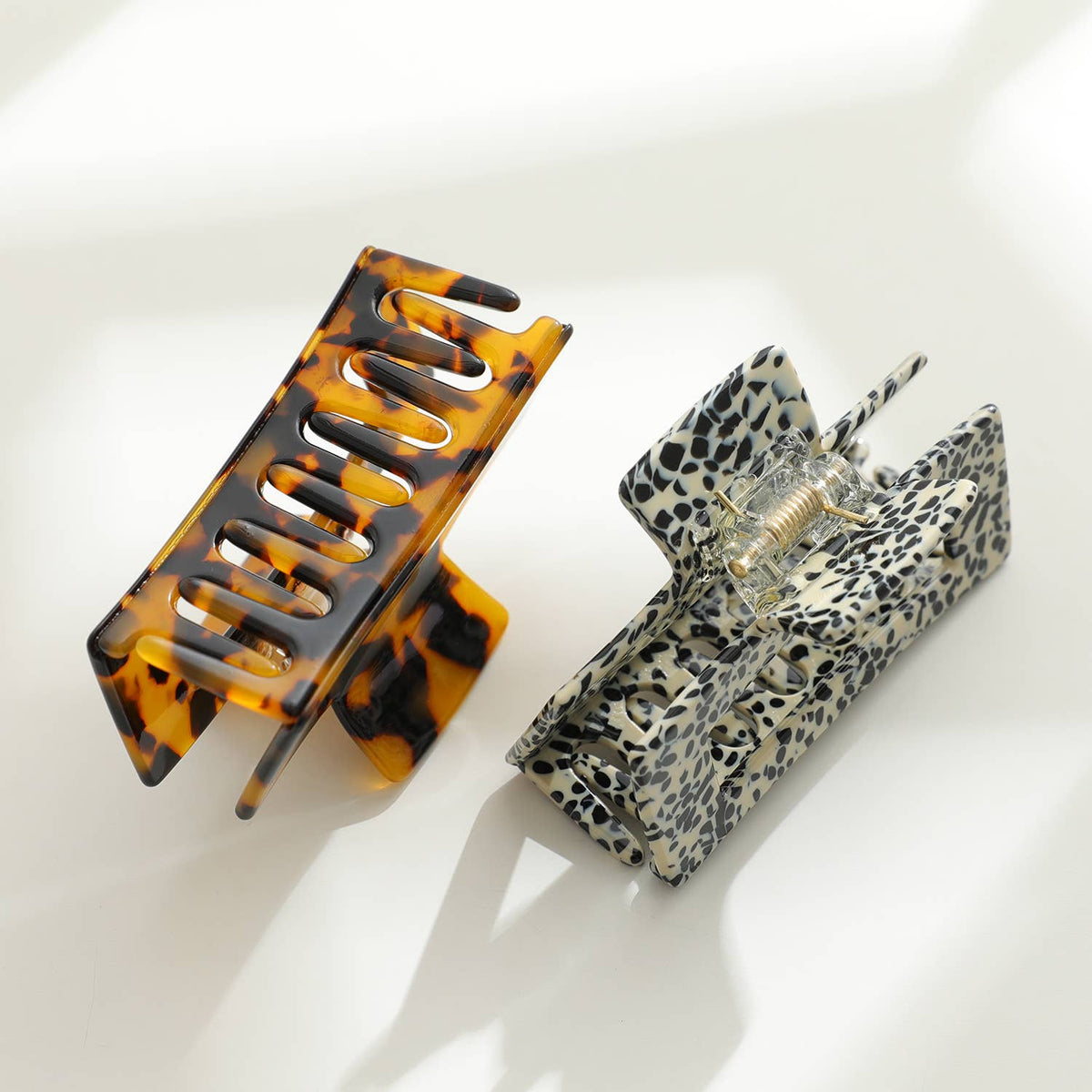 Luna Medium Core | Classic Medium Rectangle Claw Clip